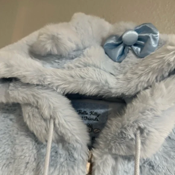 Forever 21 x  Blue Hello Kitty Hoodie crop fur jacket New size m - Picture 5 of 12